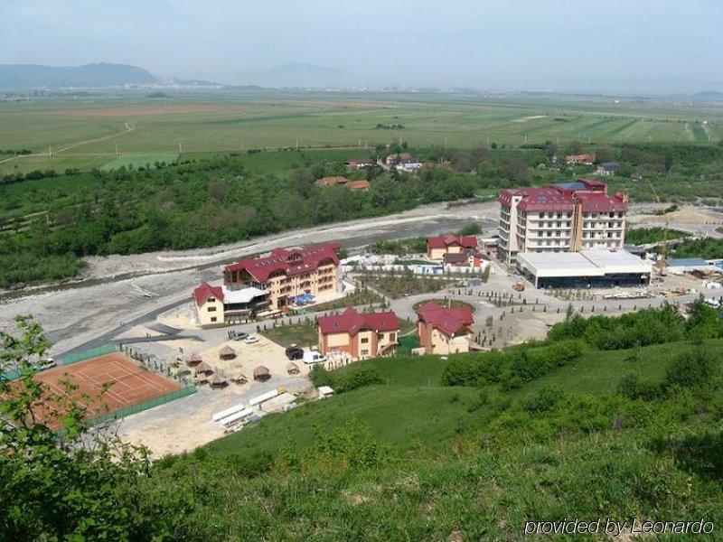 Grand Hotel Perla Ciucasului Tarlungeni ภายนอก รูปภาพ