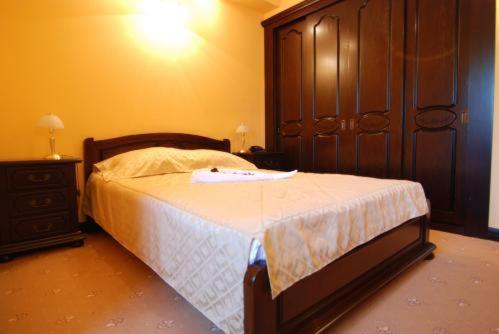 Grand Hotel Perla Ciucasului Tarlungeni ภายนอก รูปภาพ