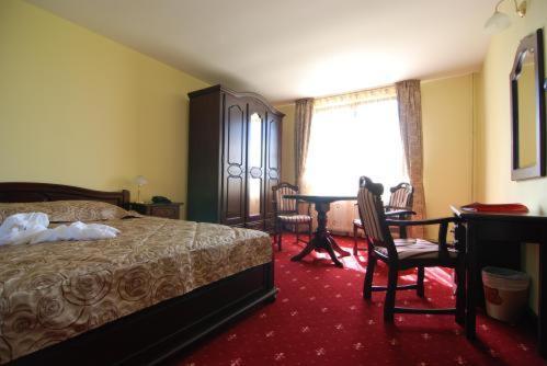 Grand Hotel Perla Ciucasului Tarlungeni ภายนอก รูปภาพ