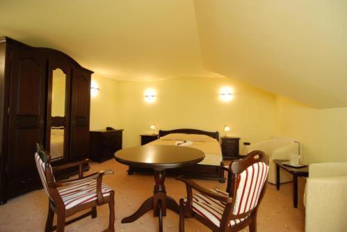 Grand Hotel Perla Ciucasului Tarlungeni ภายนอก รูปภาพ