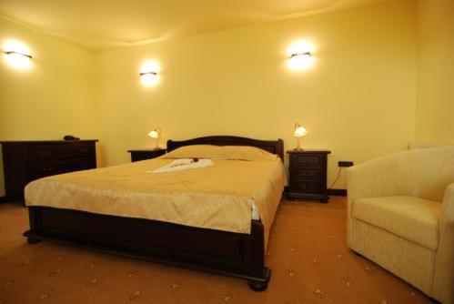Grand Hotel Perla Ciucasului Tarlungeni ภายนอก รูปภาพ